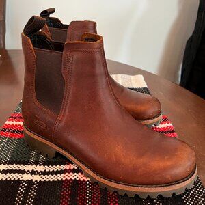 Women's Fields Chelsea Waterproof Boot Size 8